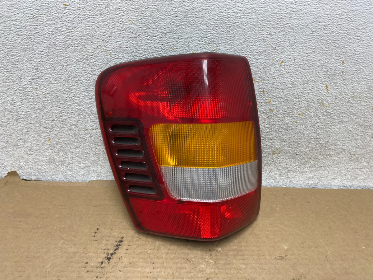 1999 - 2004 Jeep Grand Cherokee WJ Left Driver Lh Tail Light AH8107 DW0