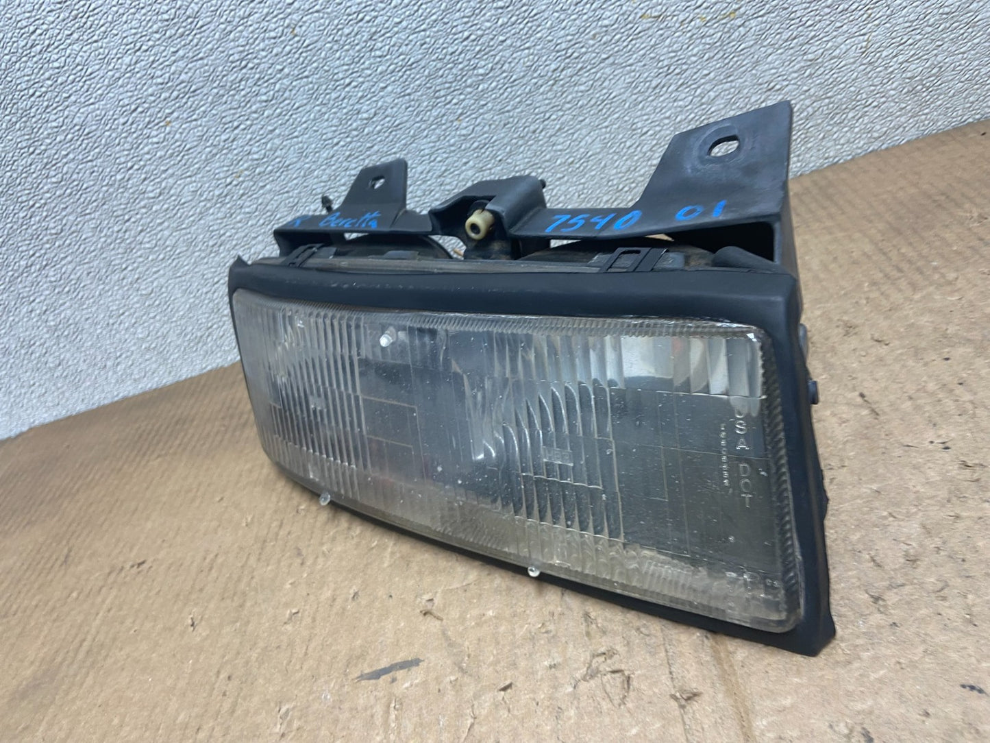 1987 to 1988 Chevrolet Corsica Right Passenger RH Side Headlight AA6659 DG1