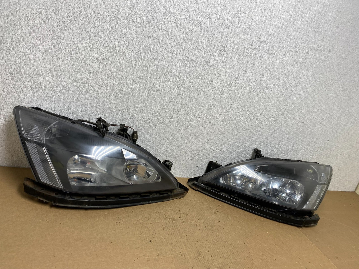 2003 - 2007 Honda Accord Left+Right Set Halogen Headlights AC1371 DW2