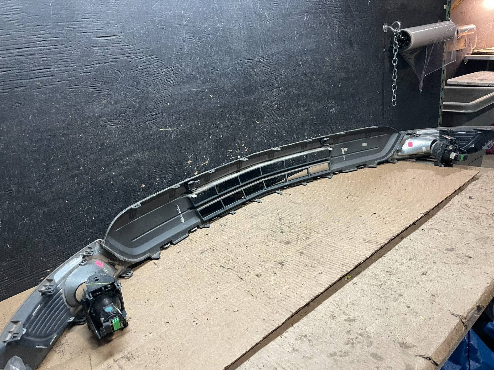 2013 to 2016 Lincoln MKS Front Lower Grille Grill Oem Y1288 DG5
