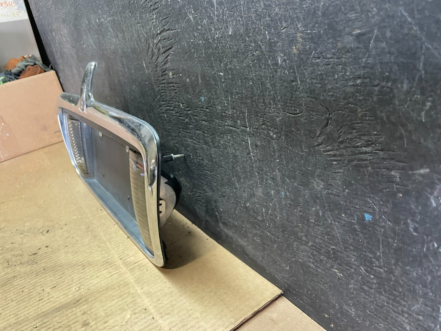 2003- 2006 Lincoln LS Rear Finish Panel Trunk Panel Chrome J4089 DG1