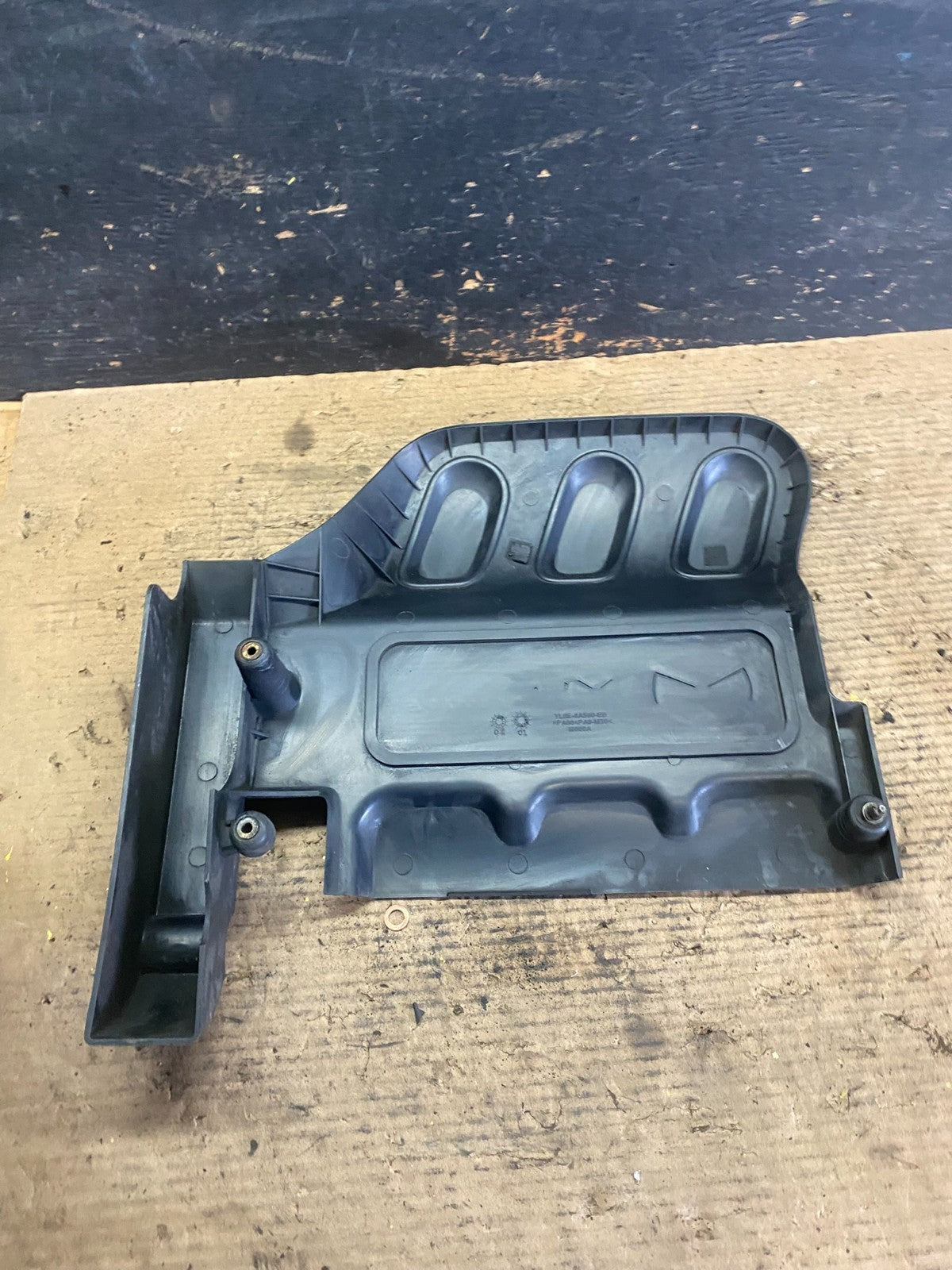 2001 to 2004 Mazda Tribute DOHC 24 VALVE Engine Shield Top Cover S5927 GD5