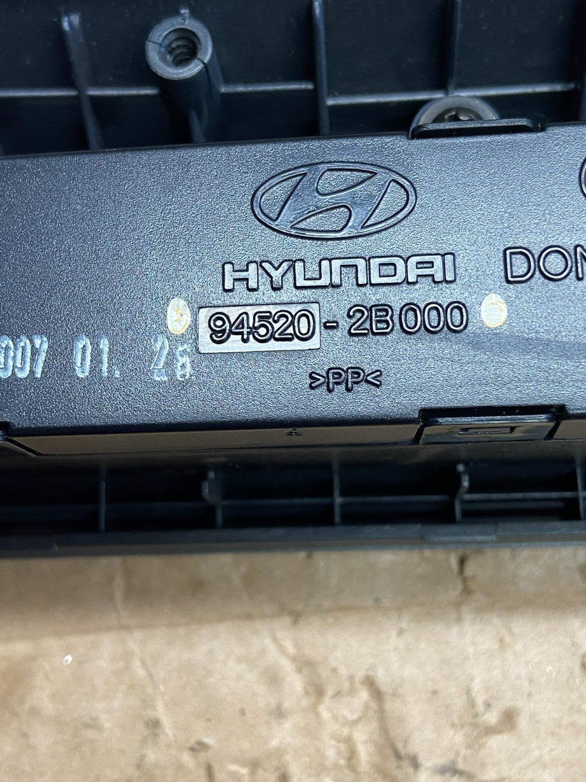 2007 to 2009 Hyundai Santa Fe Center Dashboard Radio Bezel Trim AI2787 DG4