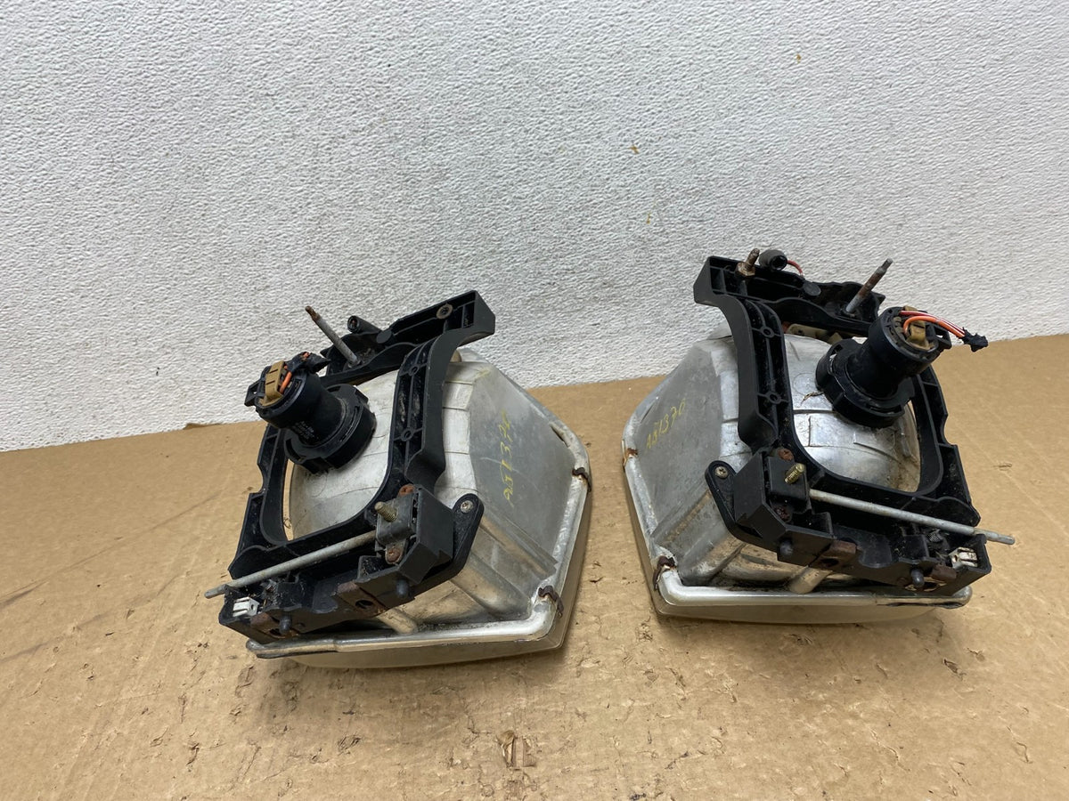 2001 to 2002 Nissan Quest Left+Right Side Halogen Headlights AG1370 DW9