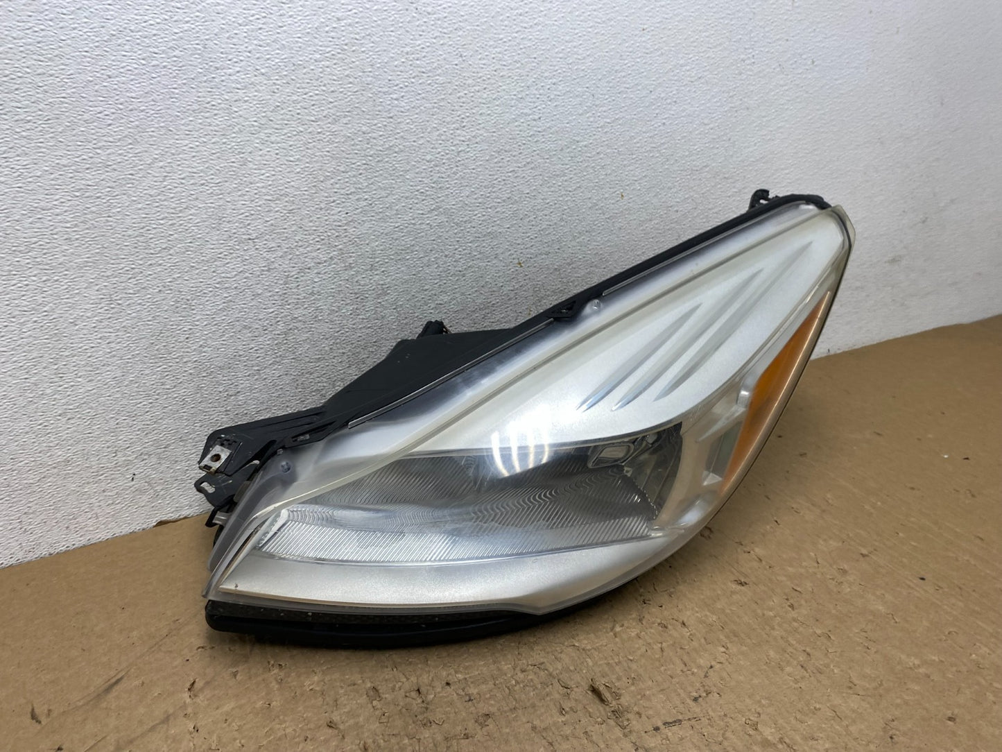 2013 - 2016 Ford Escape Headlight Left Driver Lh Side Halogen AG1440 DW2
