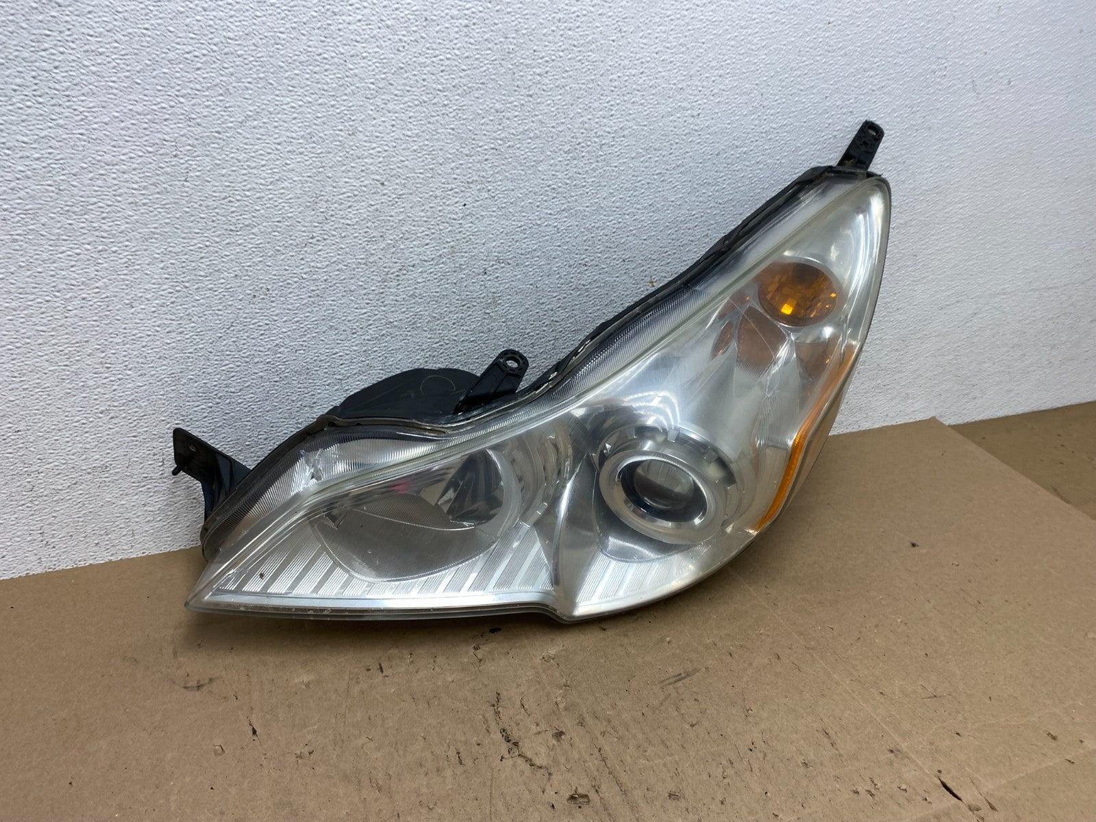 2010 2011 2012 Subaru Legacy Outback Left Driver Halogen Headlight AE6136 DW2