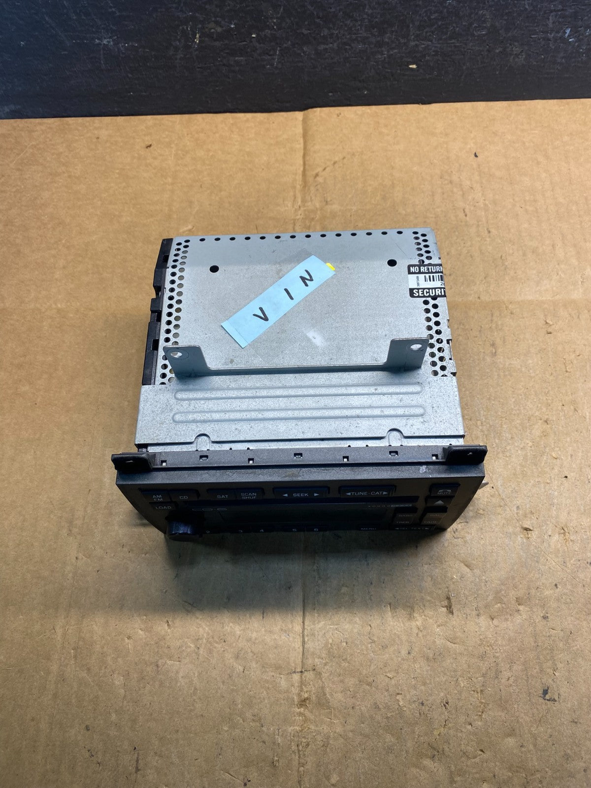 2003 - 2010 Lincoln Town Car AM/FM Radio CD Player AD3644 DG3