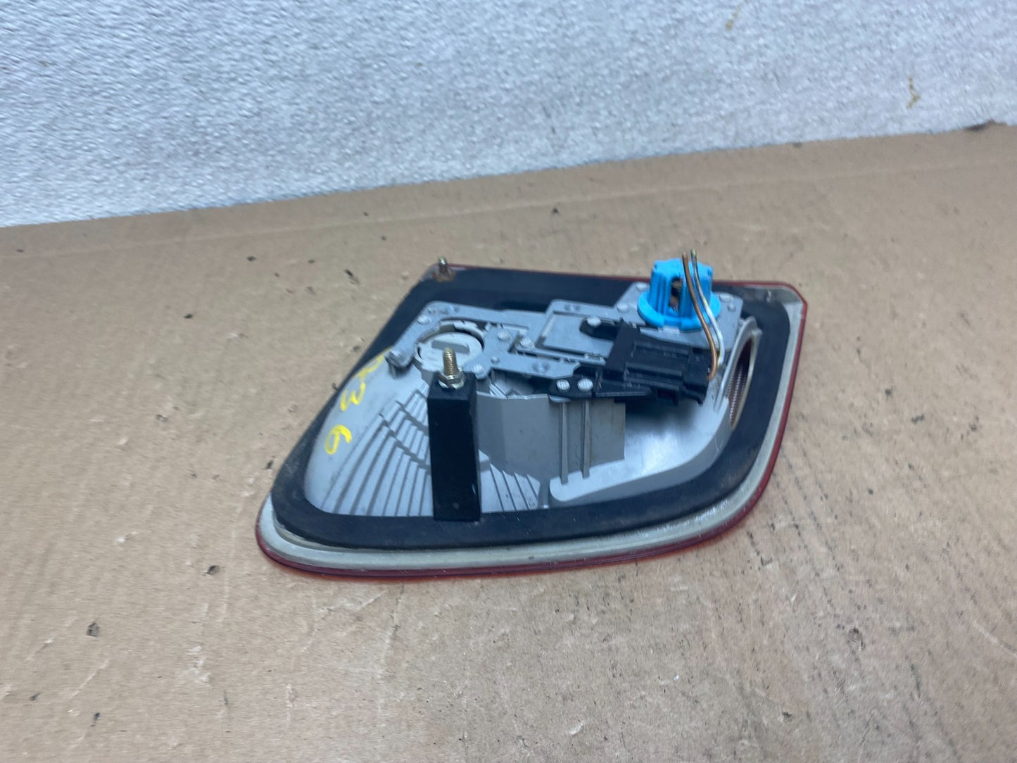 1995-1999 Mercedes-Benz E W210 Wagon Right Passenger Tail Light Inner S0736 DW6