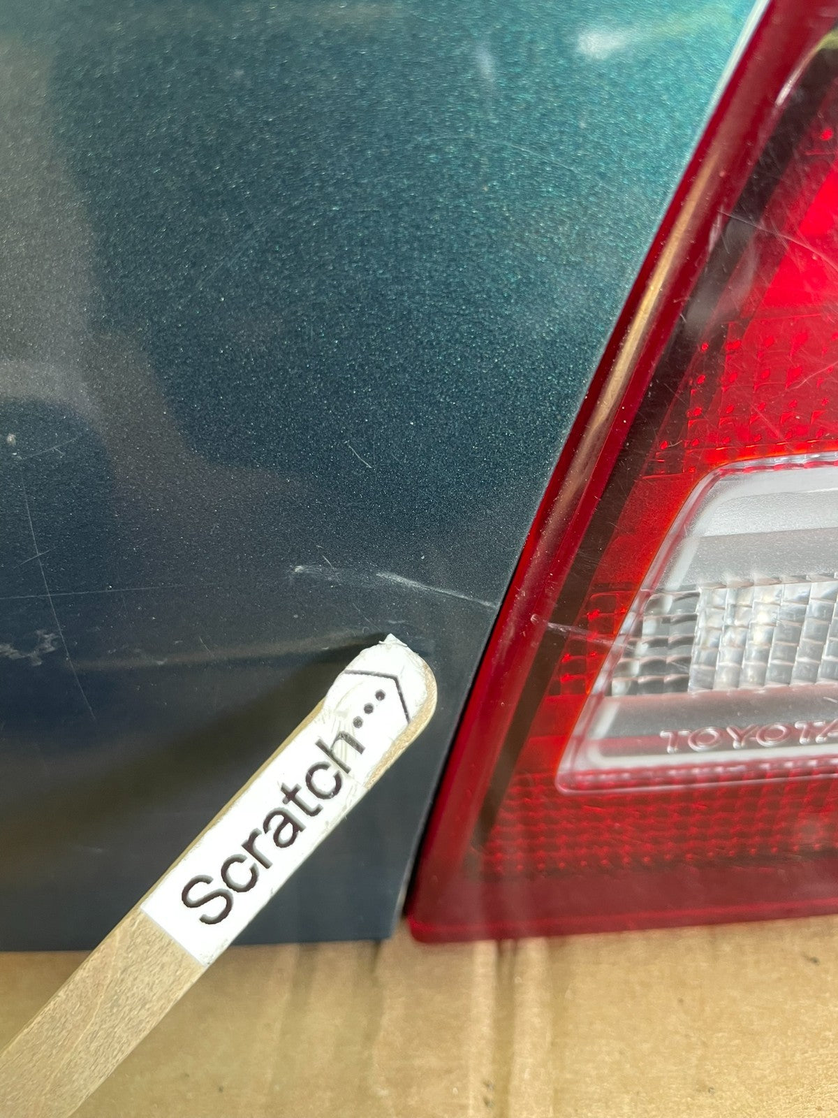1995 1996 Toyota Camry Center Trunk Rear Tail Light AG2863 DG4