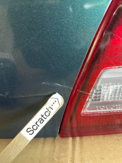 1995 1996 Toyota Camry Center Trunk Rear Tail Light AG2863 DG4