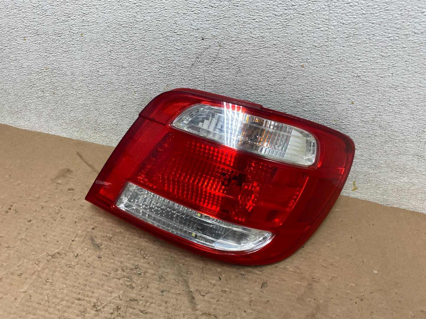 2005 to 2006 Saab 9-2x 92 Right Passenger RH Side Tail Light OEM o9498 DG1