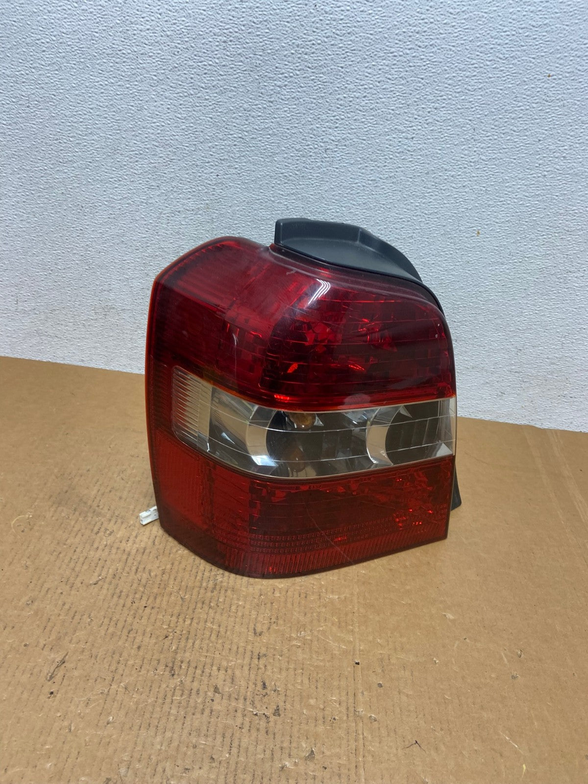 2004-2007 Toyota Highlander Left Driver LH Side Tail Light AE0682 LK0