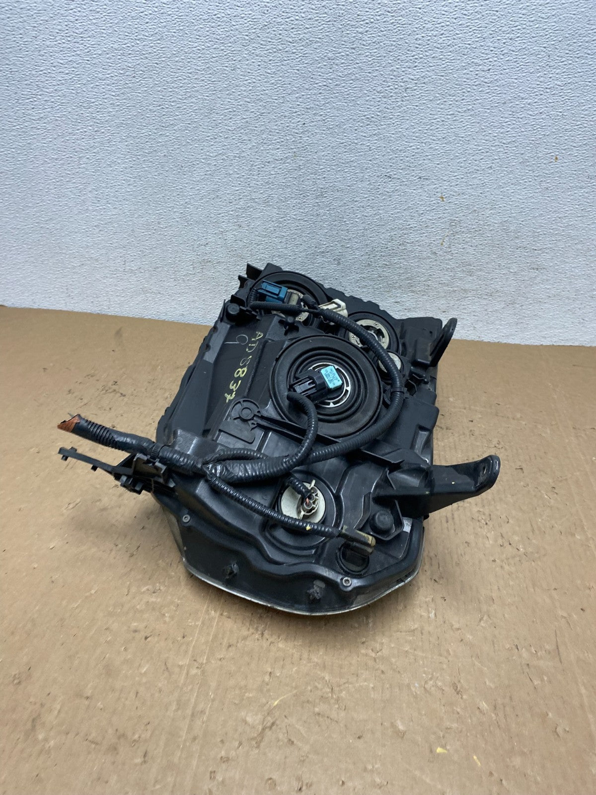 2009 2010 2011 Honda Pilot Right Passenger RH Halogen Headlight AD8837 DW9