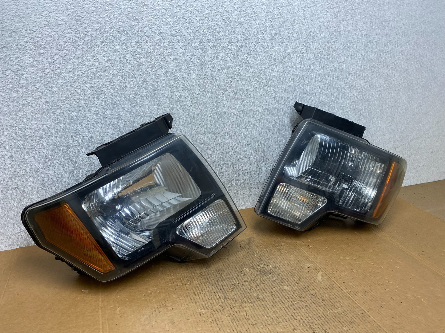 2009 to 2014 Ford F-150 F150 Left+Right Black Halogen Headlights AE1612 DW2