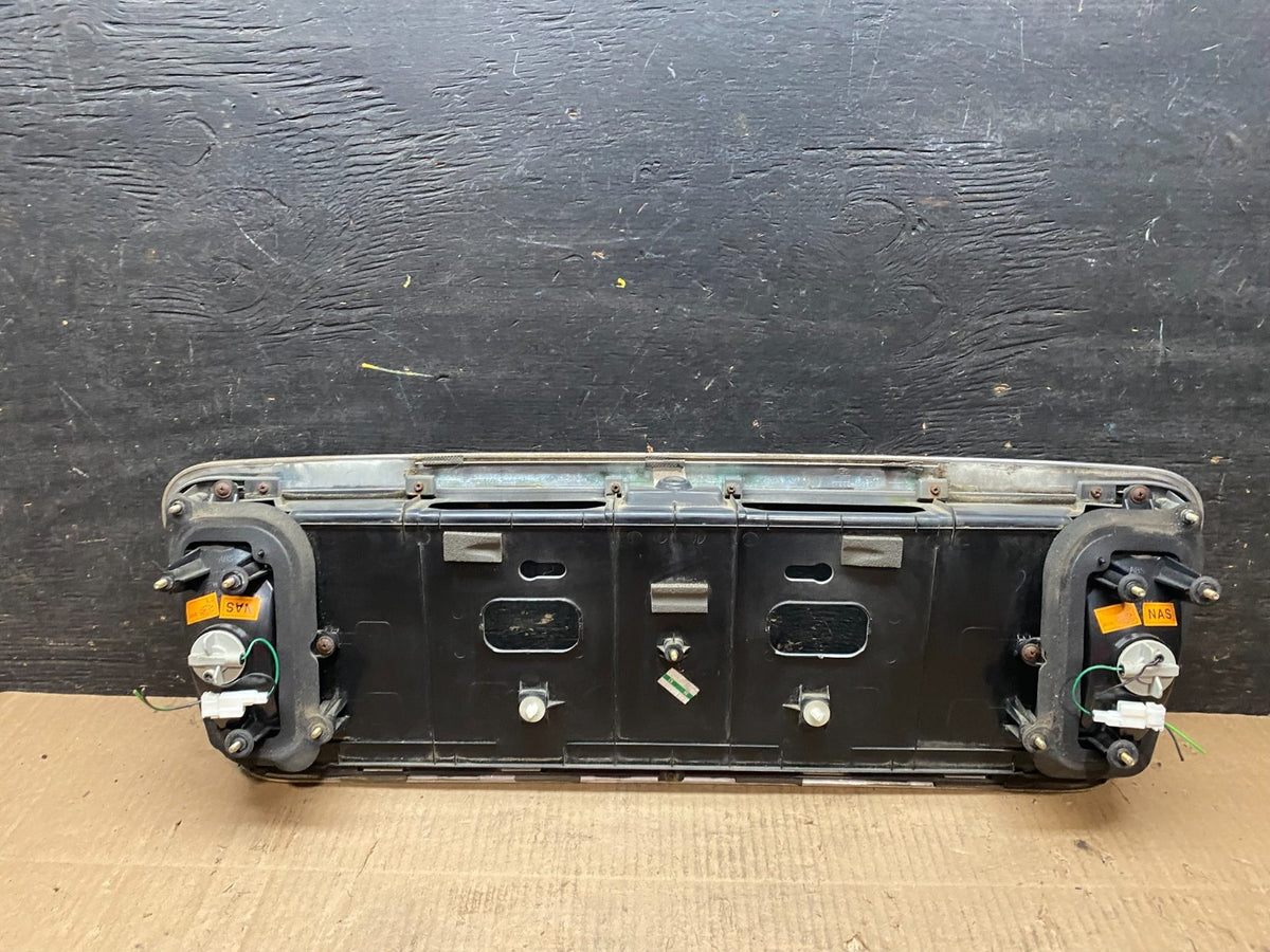2003 - 2005 Hyundai XG Trunk Lid Trim License Panel W Reverse Light u6384 DG4