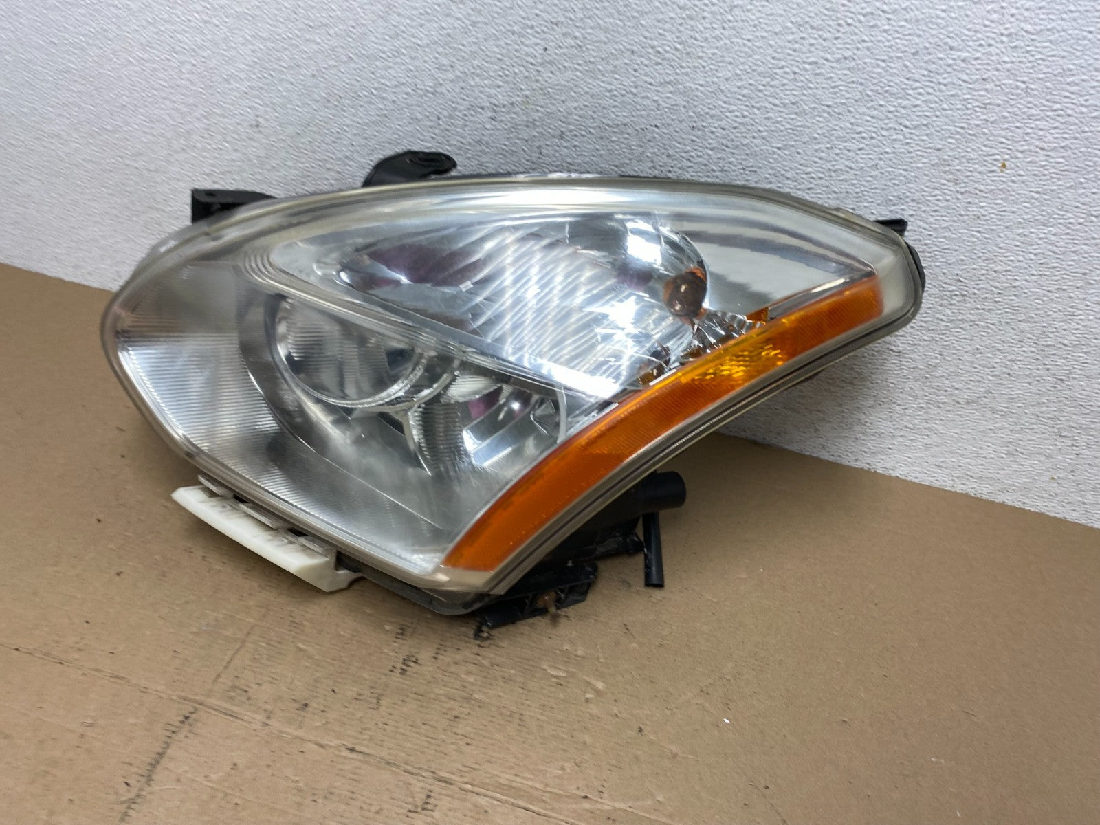 2008 to 2013 Nissan Rogue Left Driver LH Halogen Headlight AF4467 DW1