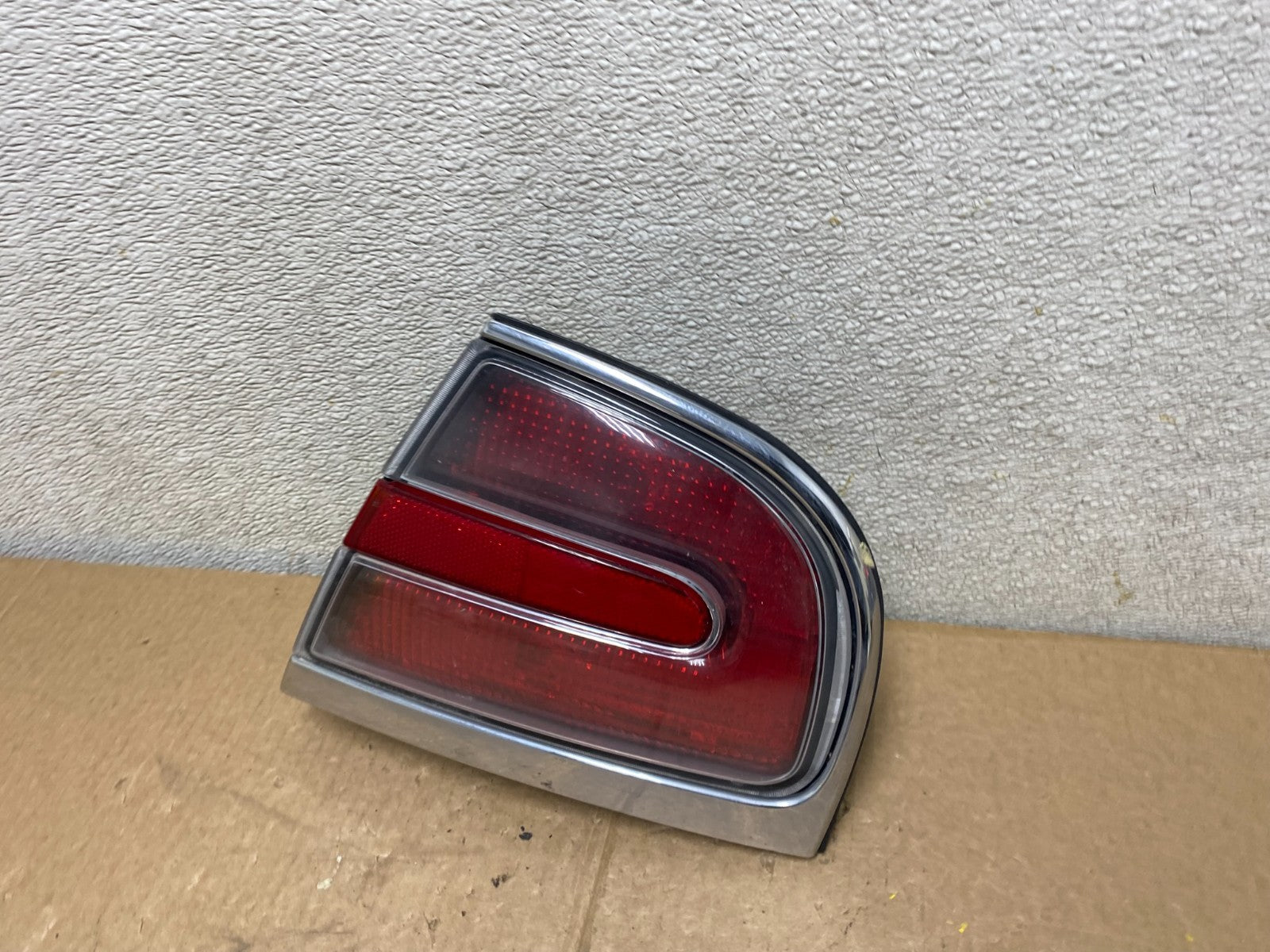 1997-1998 Buick Park Avenue Ave Right Passenger Rh Side Tail Light OEM V1317 DW1
