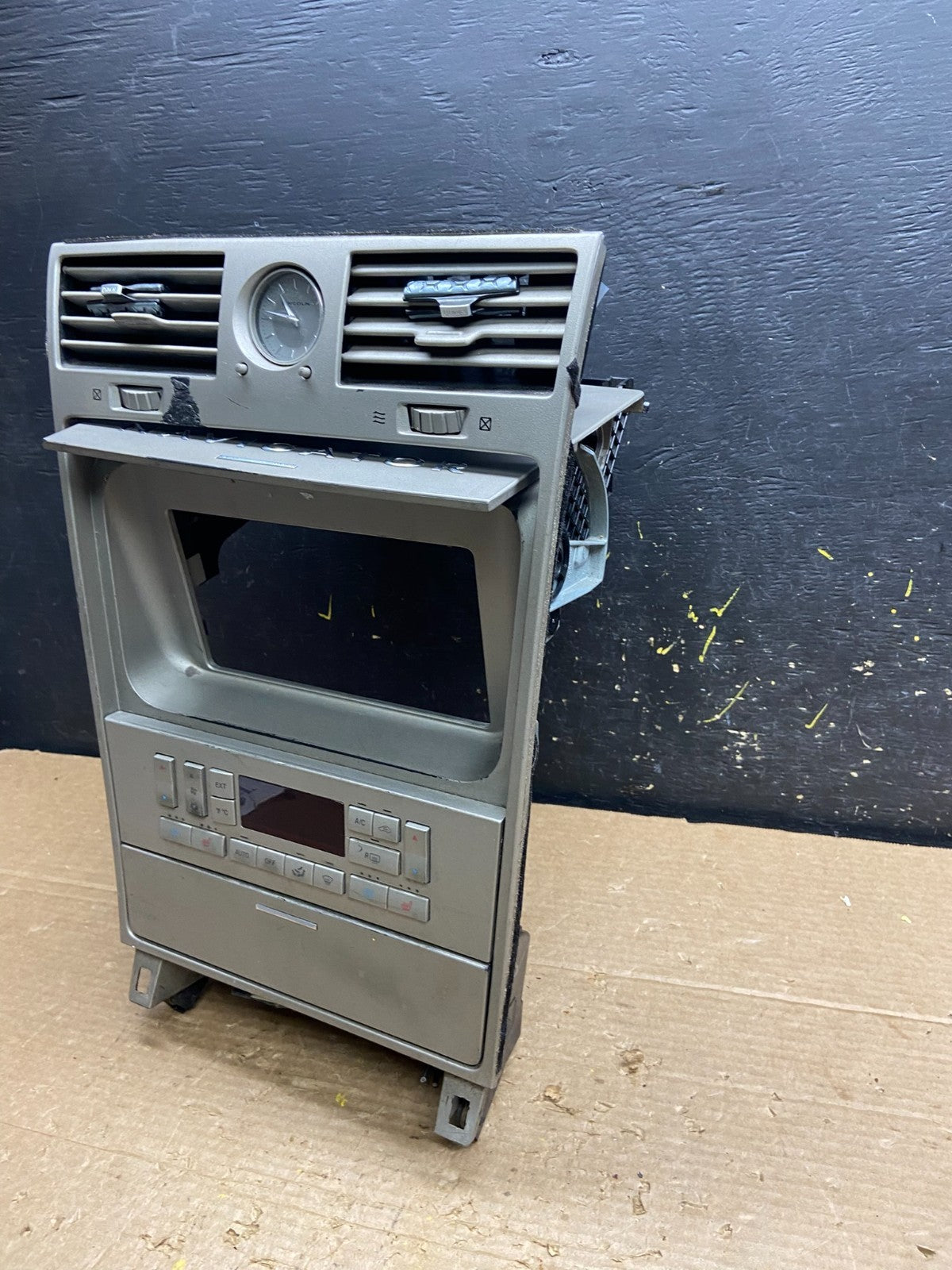 2003 to 2006 Lincoln Navigator Climate Control Bezel Air Vent Dash Trim w2018 DG2
