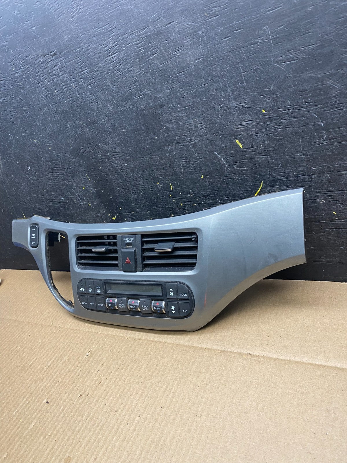 2005 to 2010 Honda Odyssey Radio Climate Control Dash Trim Bezel U5911 DG1