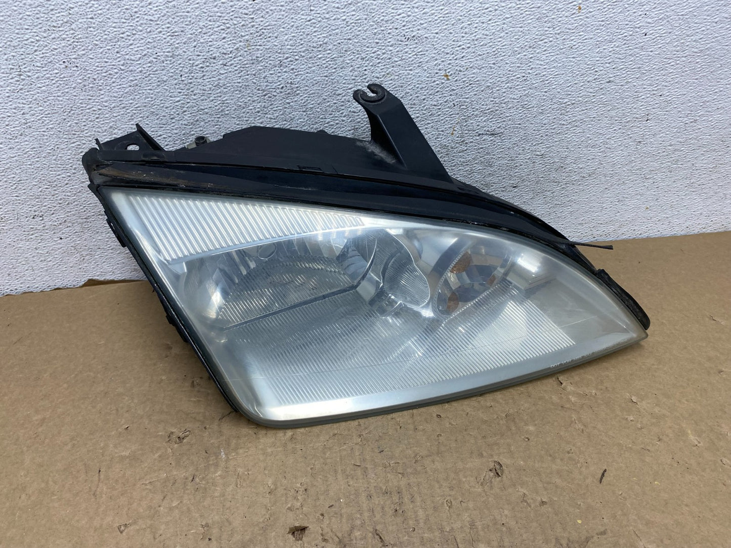 2005-2007 Ford Focus Right Passenger RH Side Headlight Halogen AF7440 DW0
