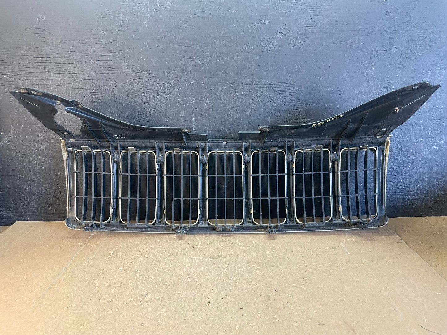 2005 2006 2007 Jeep Grand Cherokee Front Upper Grill Grille AD5713 DW5
