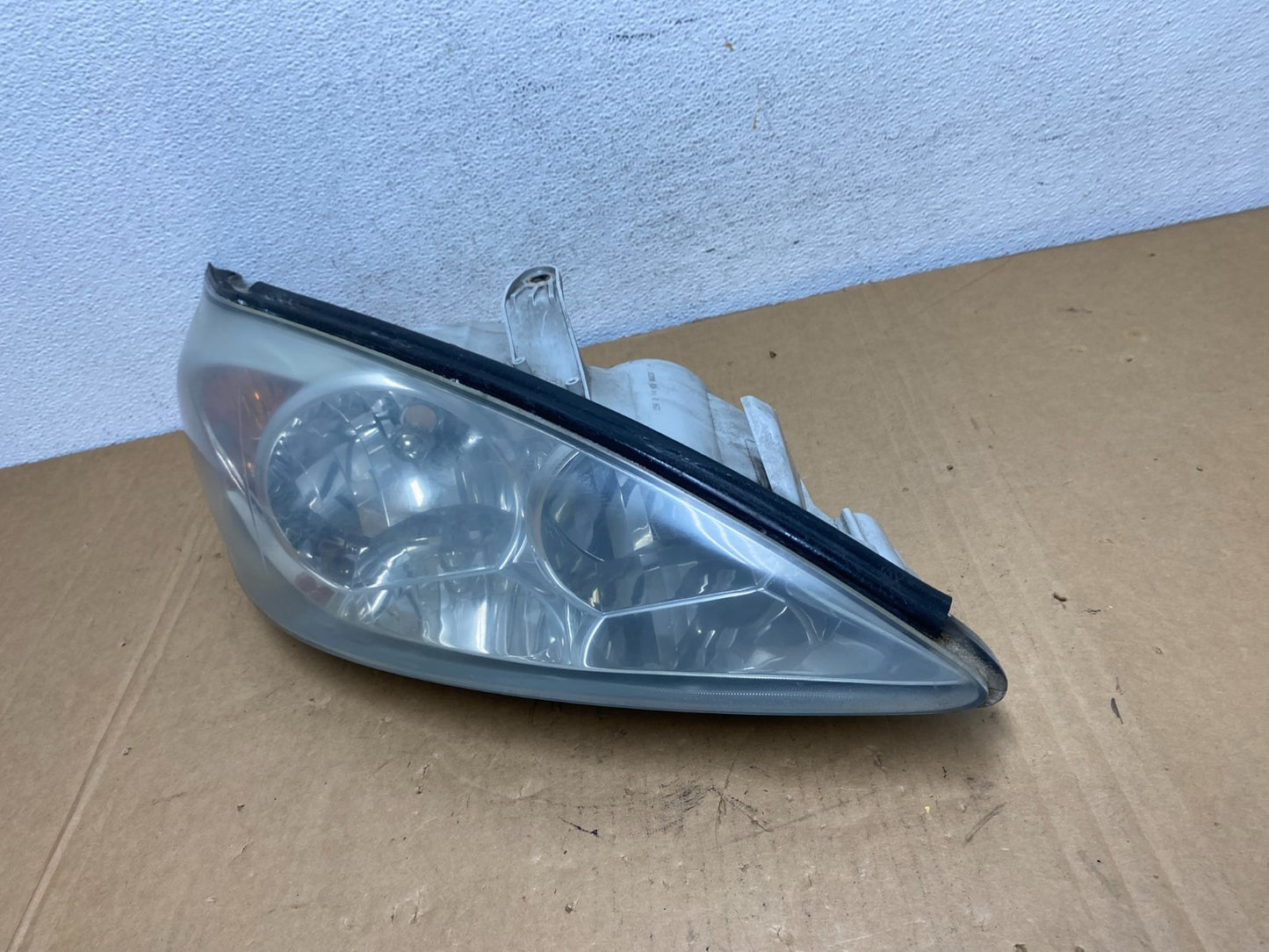 2002 to 2004 Toyota Camry Halogen Headlight Right Passenger Rh AD2752 DW1