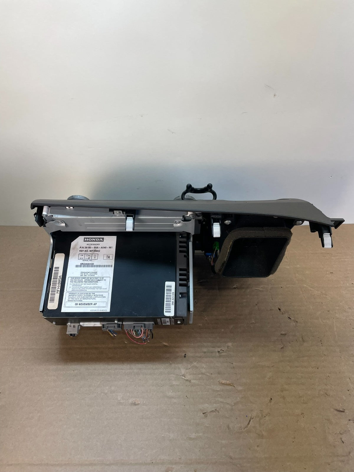 2006 - 2011 Honda Civic Radio AM/FM Climate Control Air Vent Bezel AI0564 DG7