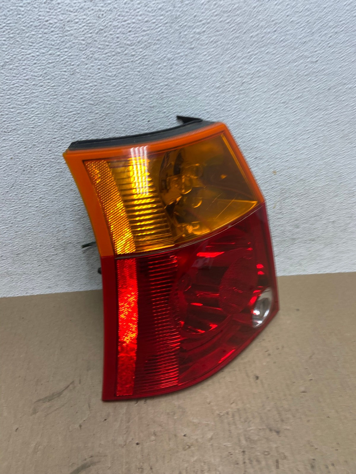 2004 2005 2006 Chrysler Pacifica Left Driver LH Tail Light AE7036 LK2