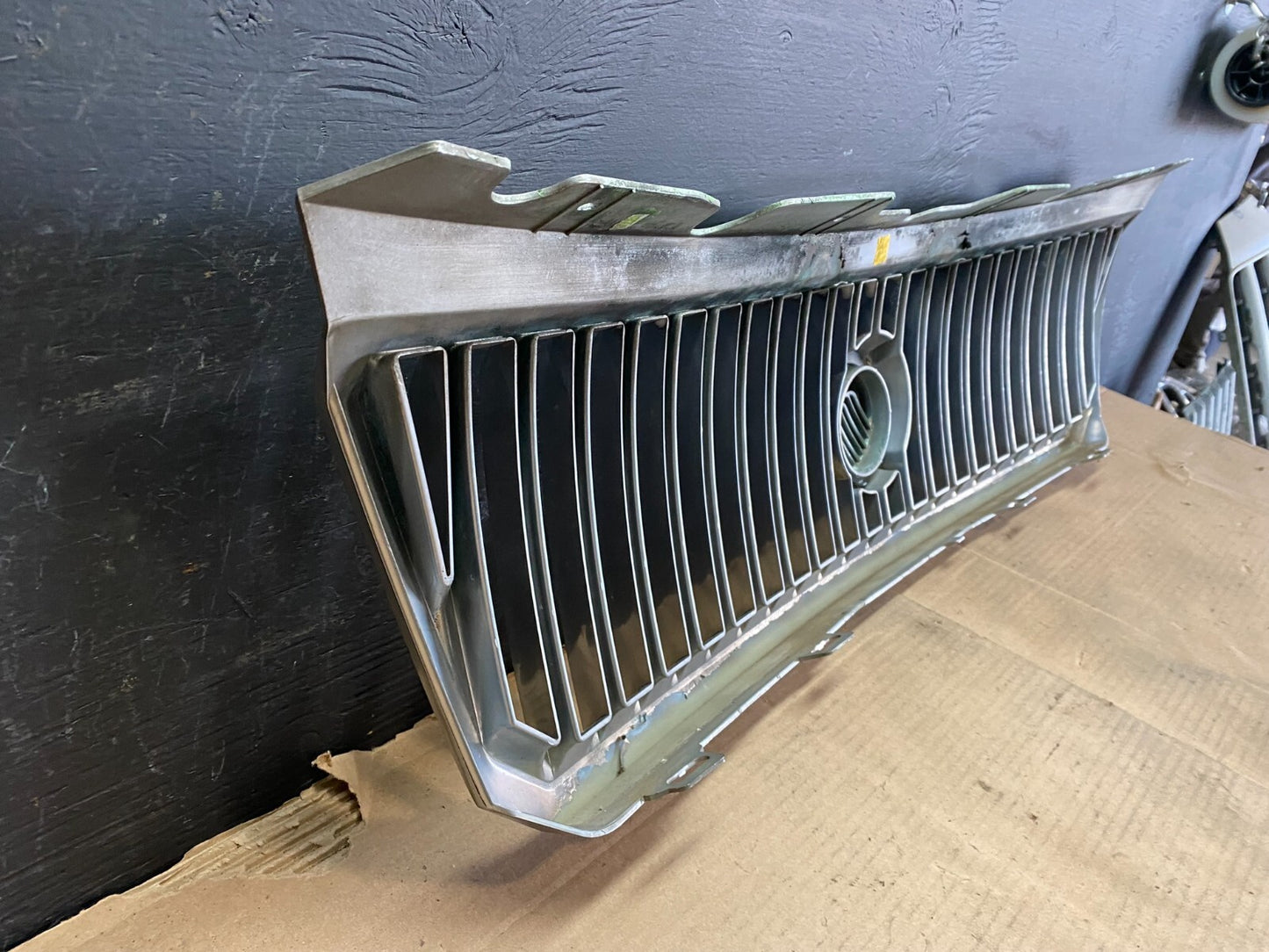 2002 to 2005 Mercury Mountaineer Front Upper Grill Grille Oem E3702 PS8