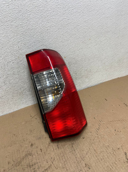 2002 2003 2004 Nissan Xterra Right Passenger RH Side Tail Light AF3272 LK2