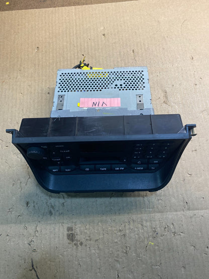 1998 to 2003 Jaguar XJ8 Vanden Plas Casette Radio AM/FM Tape Dash Z5368  DG3