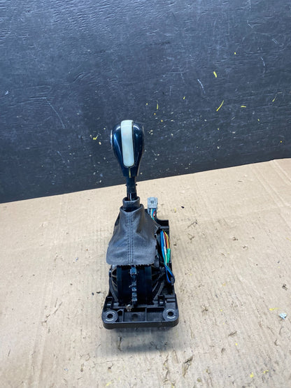 2013 to 2019 Lincoln MKT Automatic Transmission Gear Shifter Selector r9057 DG0