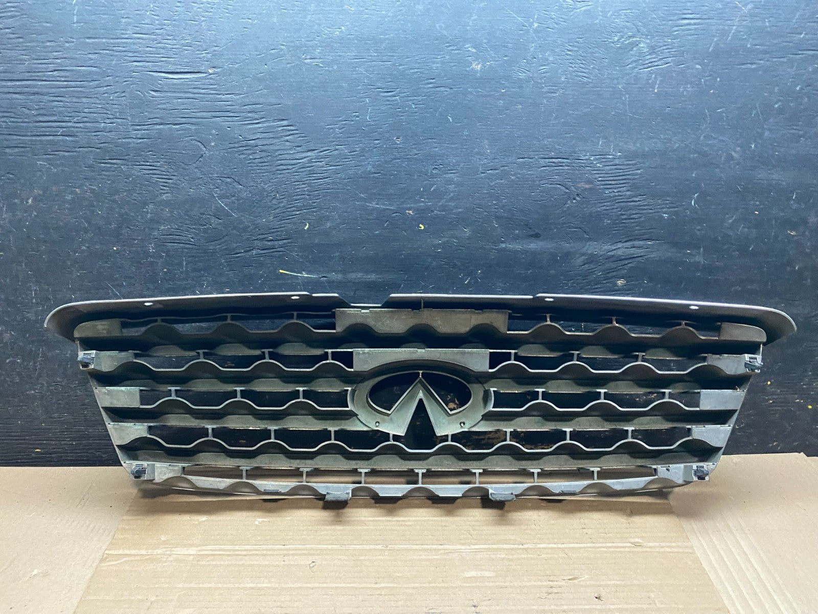 2003 2004 2005 Infiniti FX35 Grill Grille W/ Emblem Oem V2674 DG9