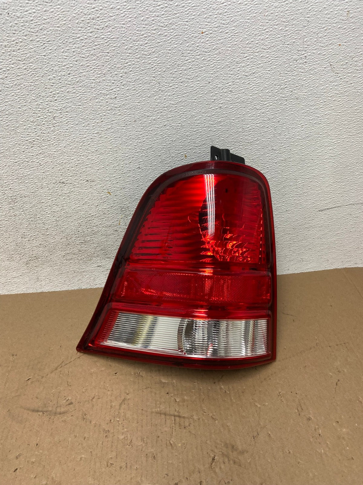 2004 to 2007 Ford Freestar Left Driver LH Side Tail Light AD7734 LK0