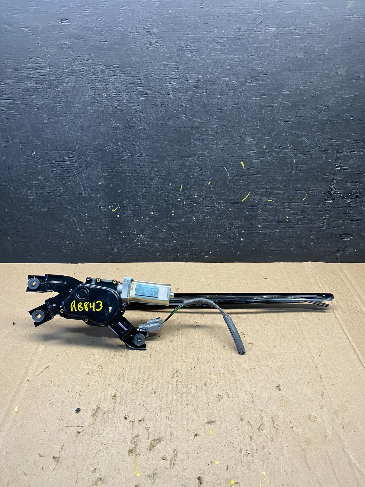 2012 to 2013 Land Rover LR4 Rear Glass Windshield Wiper Motor OEM r8843 DG4