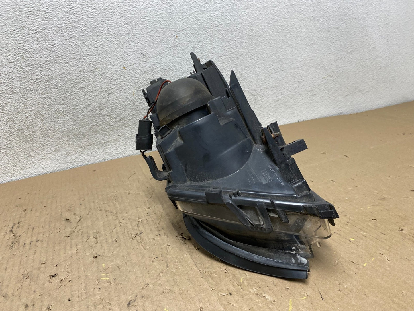 2002 to 2005 BMW 3 E46 Sedan Right Passenger RH Halogen Headlight AG8062 DW7