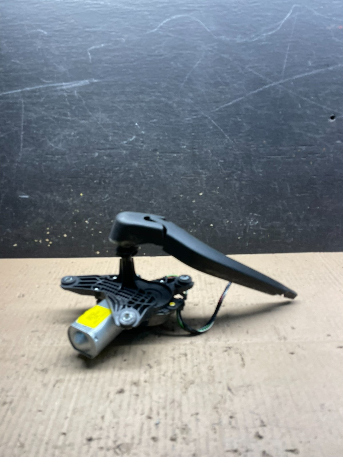 2013 to 2017 Buick Enclave Windshield Rear Wiper Motor V2445 DG1