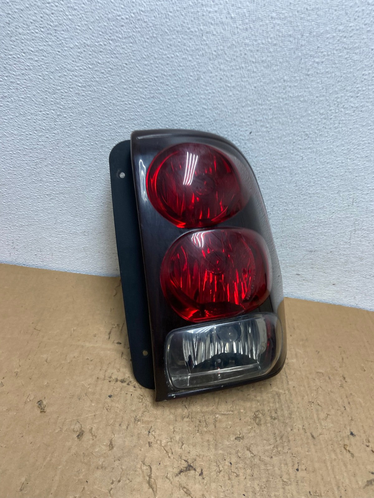 2002 to 2009 Chevrolet Trailblazer Right Passenger Rh Tail Light AC8300 LK2