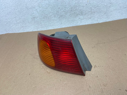 1998 1999 2000 Toyota Corolla Left Driver Lh Side Tail light AD6439 LK1