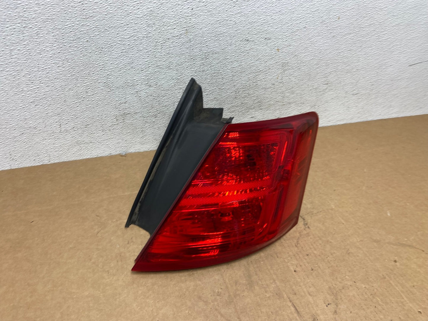 2014 to 2018 Ford Taurus Interceptor Right Passenger RH Tail Light AD6086 LK2
