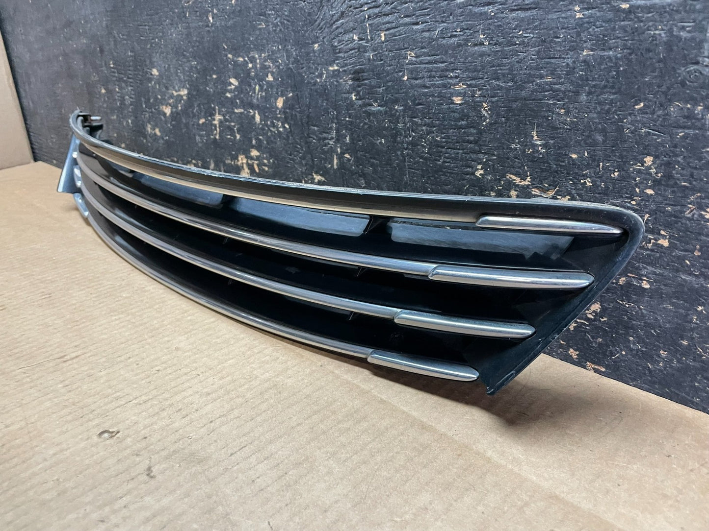 2004 Lexus ES330 Front Upper Grill Grille OEM  AA9123 DG2