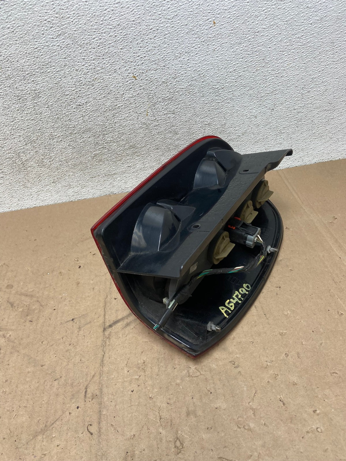 2002 2003 2004 Jeep Liberty Left Driver LH Side Tail Light AG4790 LK6