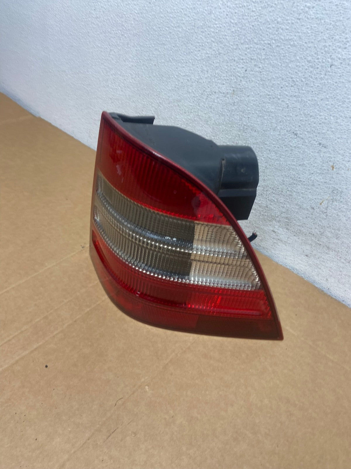1998 to 2001 Mercedes ML320 ML-Class Right Passenger Rh Tail Light AD5275 LK1