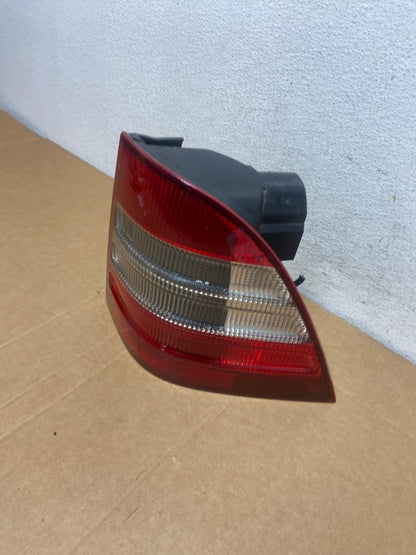 1998 to 2001 Mercedes ML320 ML-Class Right Passenger Rh Tail Light AD5275 LK1