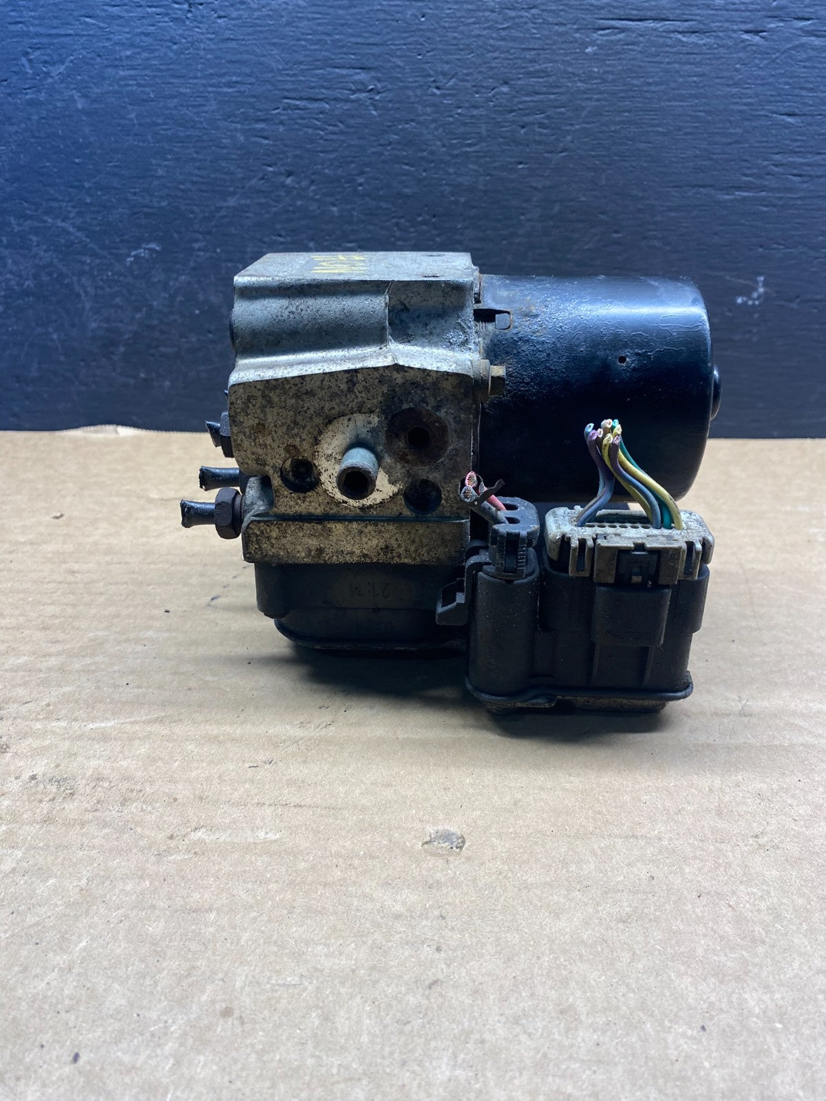 2003 - 2005 Chevrolet Silverado GMC Sierra ABS Anti-Lock Brake Module AC79794
