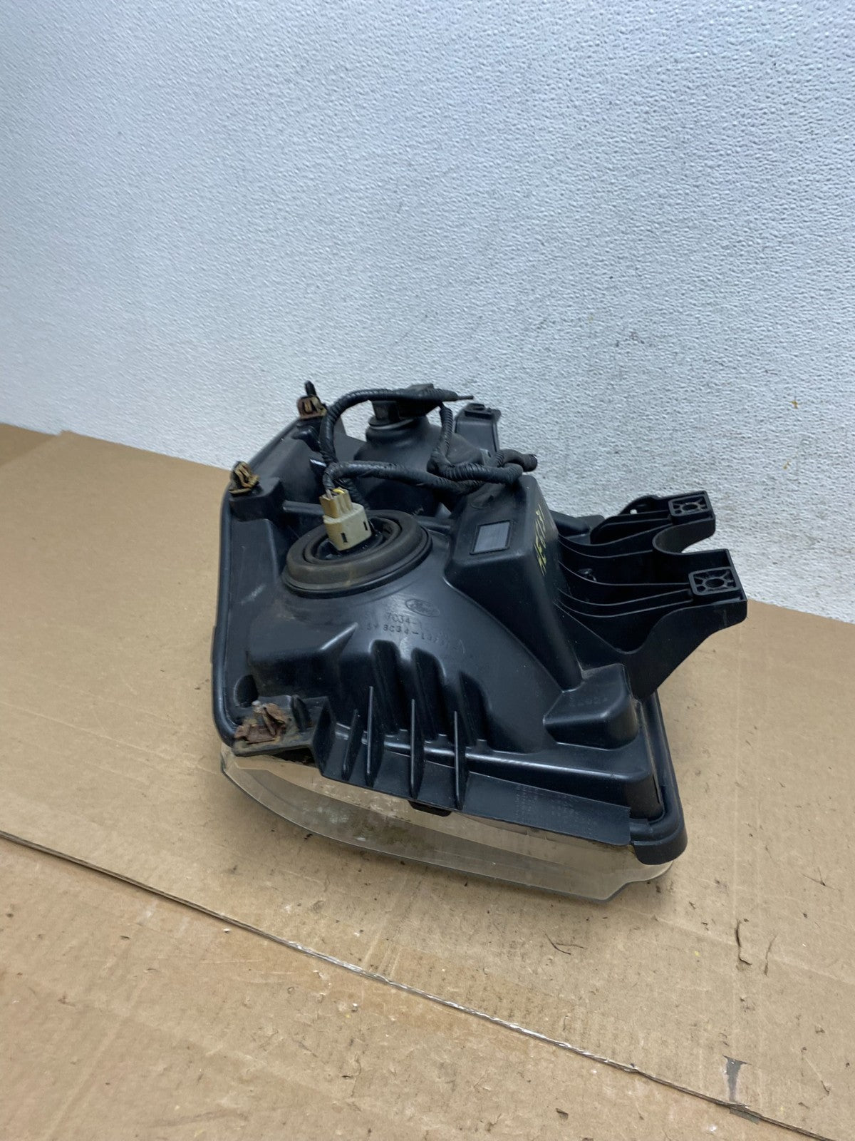 2008 to 2010 Ford F250 Super Duty Left Driver LH Side Headlight AE6131 DW6