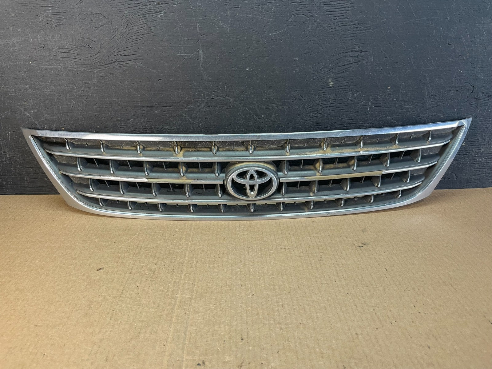 2003 2004 Toyota Avalon Front Upper Grill Grille af3702 DG0