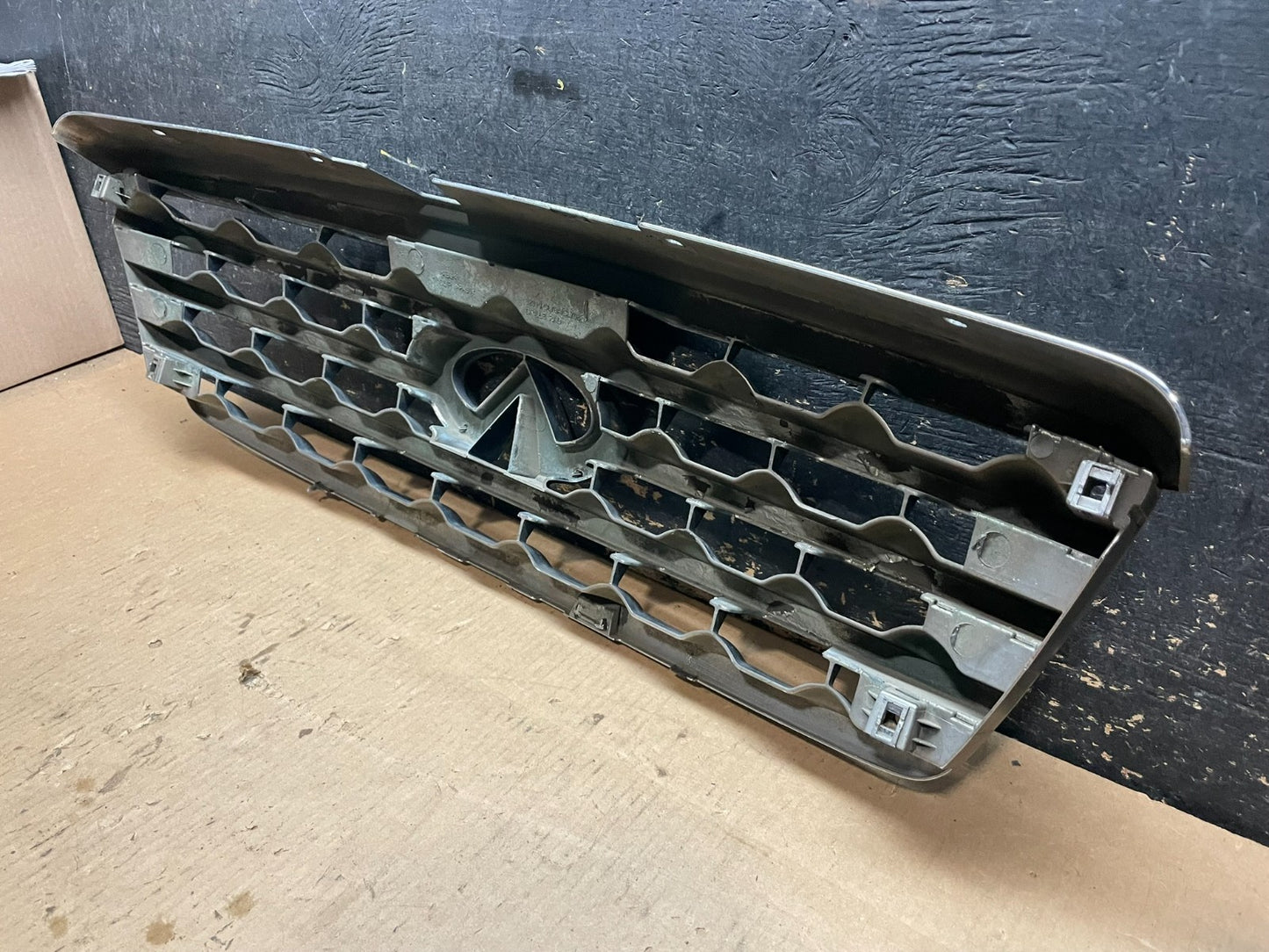 2006 2007 2008 Infiniti Fx35 Front Upper Grill Grille W/ Emblem OEM AA2397 DG6