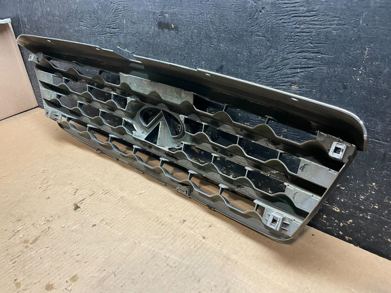 2006 2007 2008 Infiniti Fx35 Front Upper Grill Grille W/ Emblem OEM AA2397 DG6