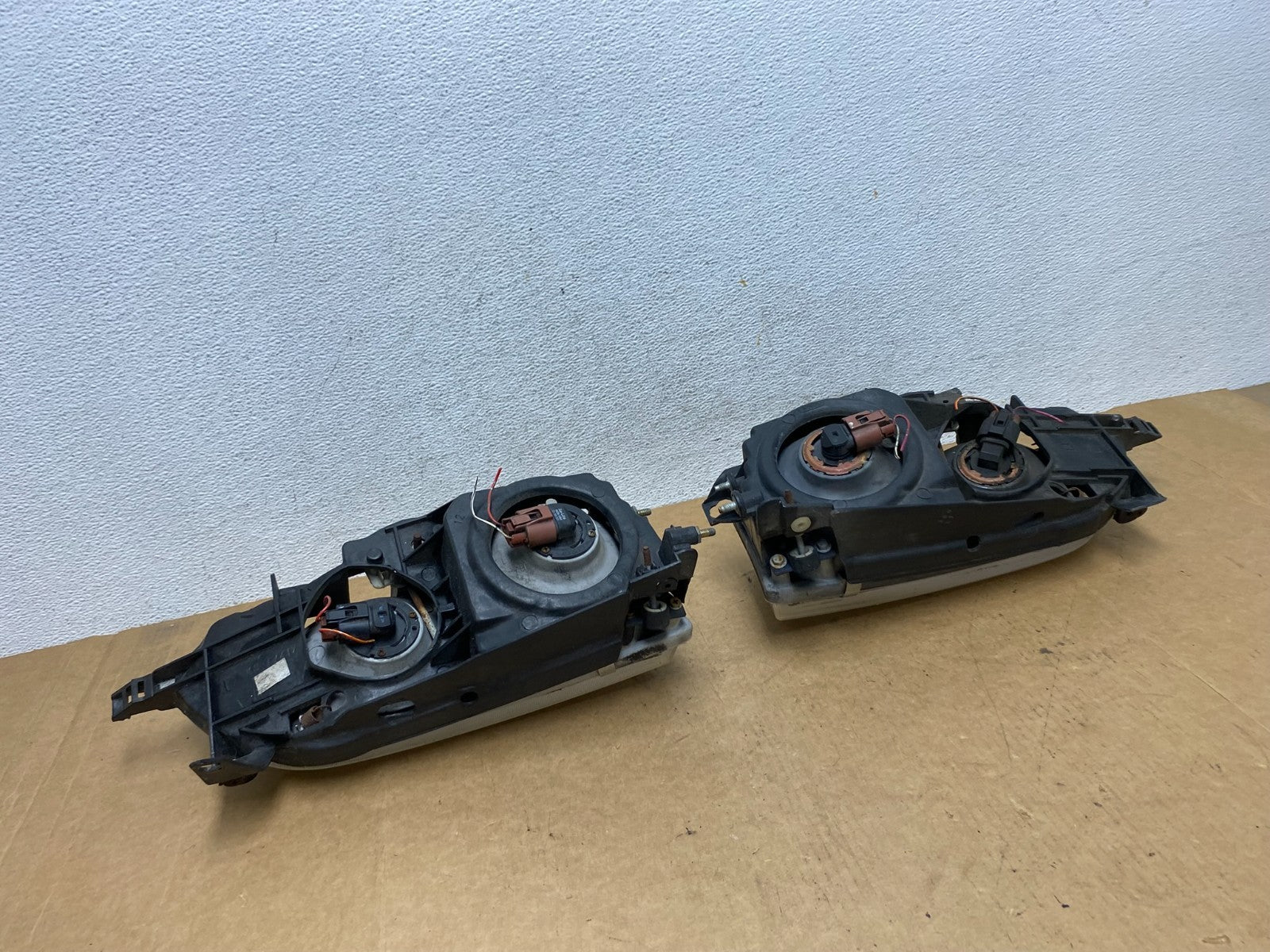 1993 to 1997 Toyota Corolla Left+Right Side Headlights AE3065 DW6